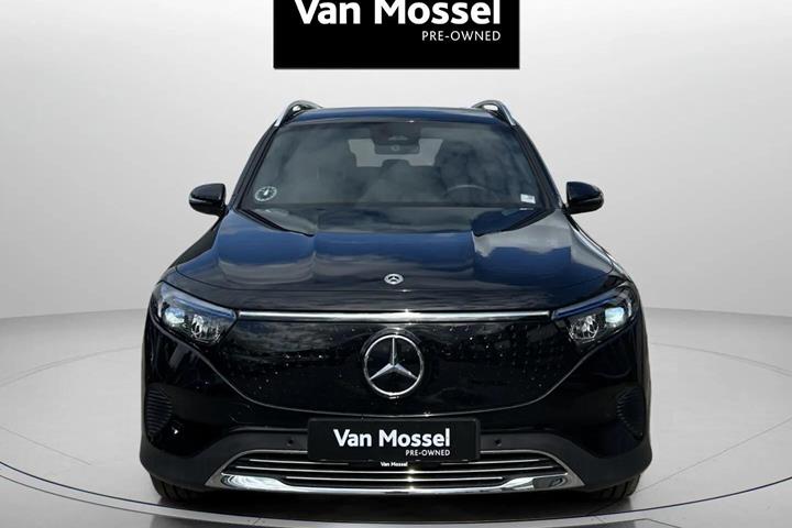 Sort Mercedes EQB300 fra 2024