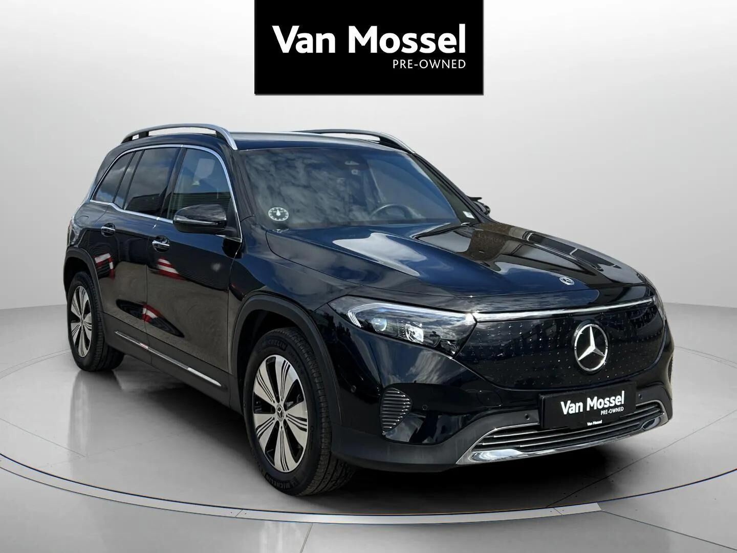 Sort Mercedes EQB300 fra 2024