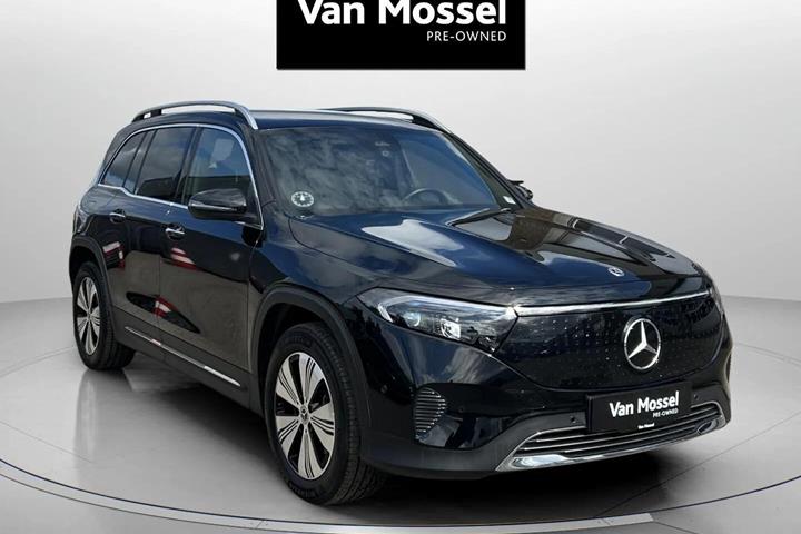 Sort Mercedes EQB300 fra 2024