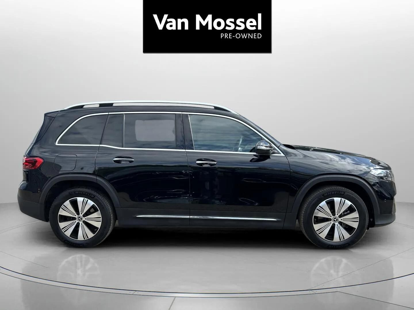 Sort Mercedes EQB300 fra 2024