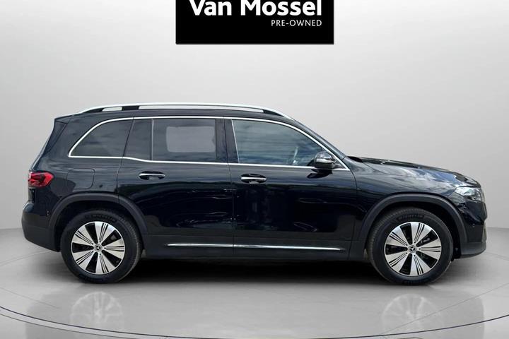 Sort Mercedes EQB300 fra 2024