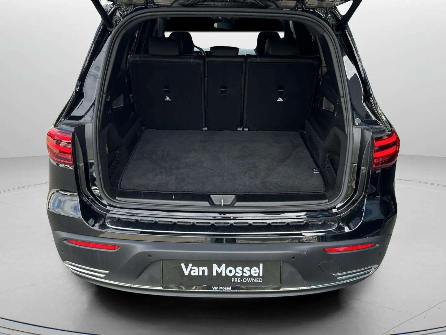 Sort Mercedes EQB300 fra 2024