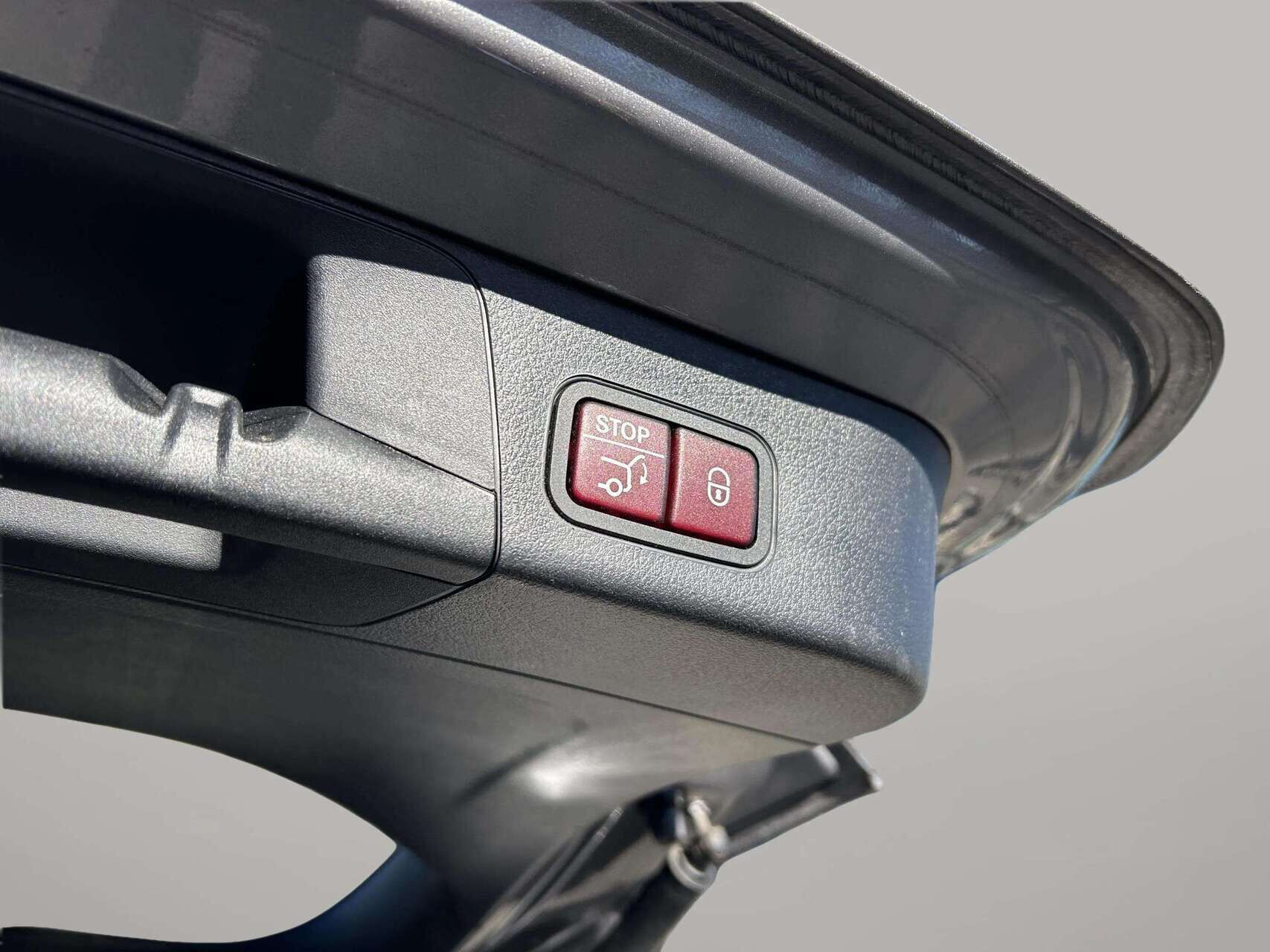 Sort Mercedes EQB250+ fra 2023