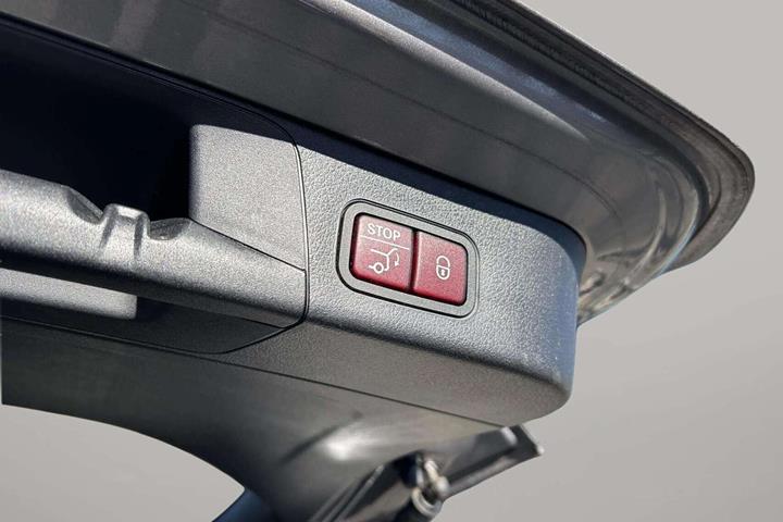 Sort Mercedes EQB250+ fra 2023