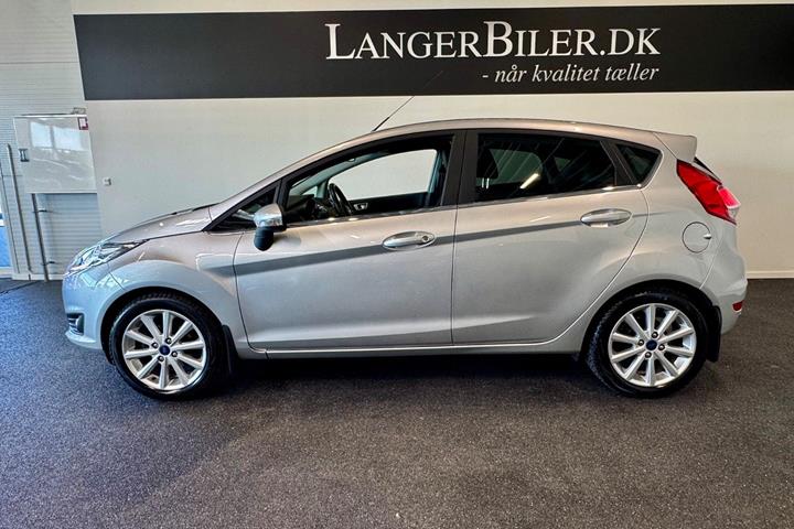 Sølv Ford Fiesta fra 2016