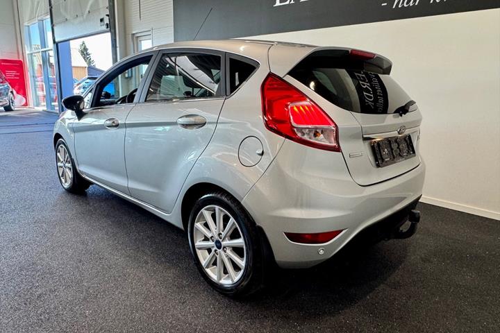 Sølv Ford Fiesta fra 2016