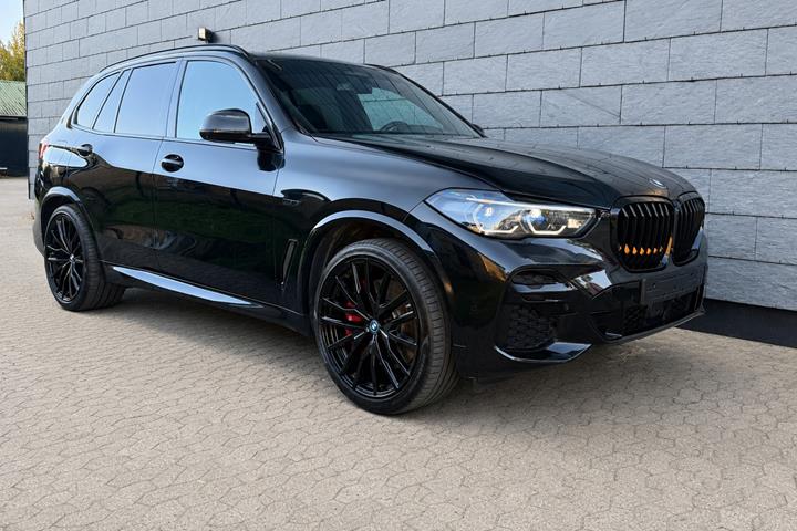 Sort BMW X5 fra 2023
