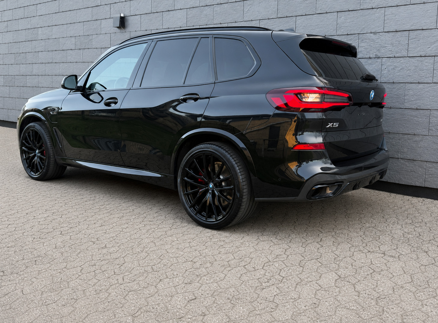Sort BMW X5 fra 2023