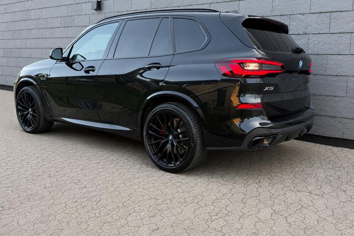 Sort BMW X5 fra 2023