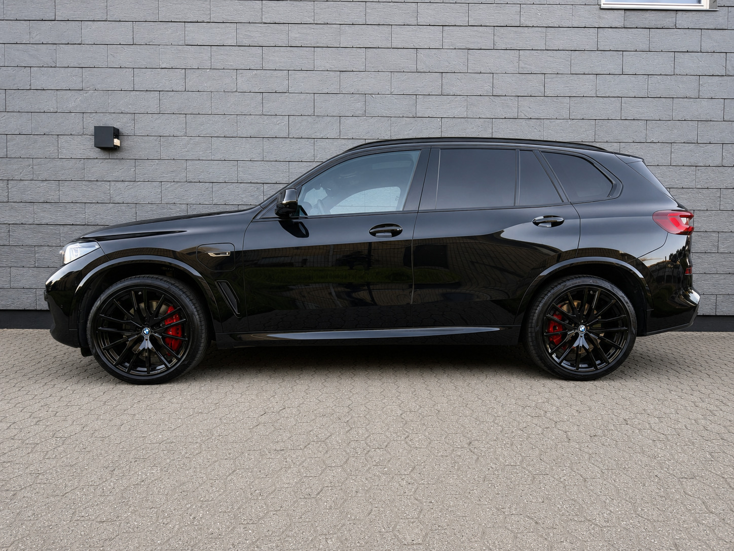 Sort BMW X5 fra 2023