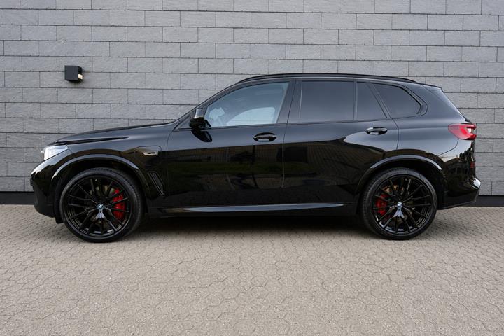 Sort BMW X5 fra 2023
