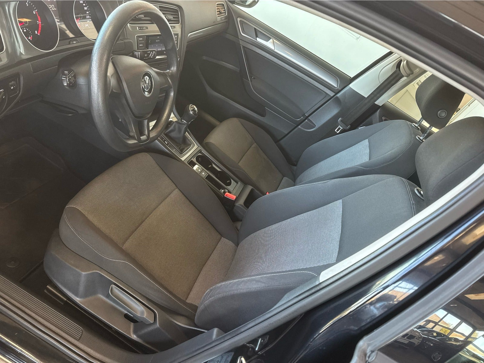 Sort VW Golf VII fra 2014