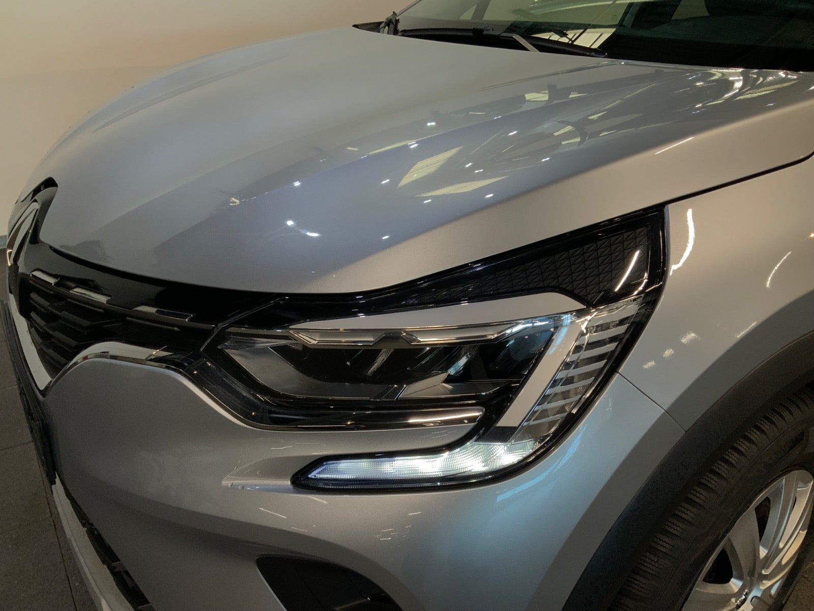 Sølv Renault Captur fra 2020