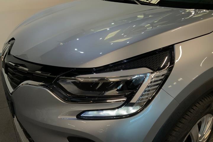 Sølv Renault Captur fra 2020