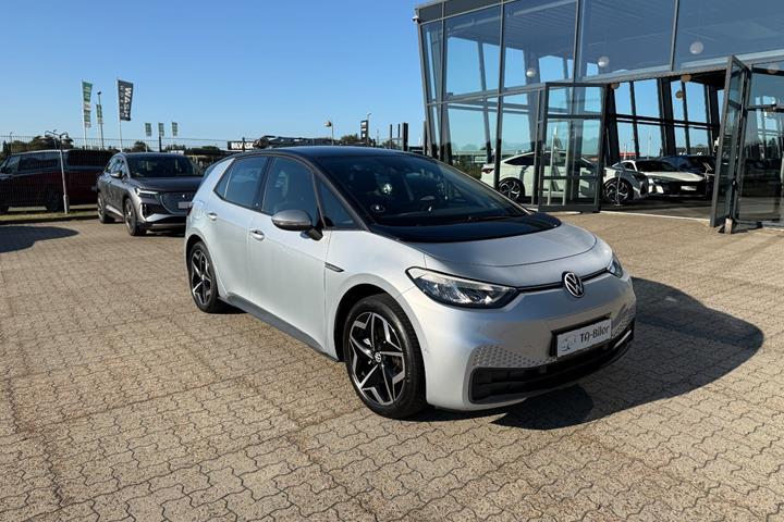 Sølv VW ID.3 fra 2023 set udefra