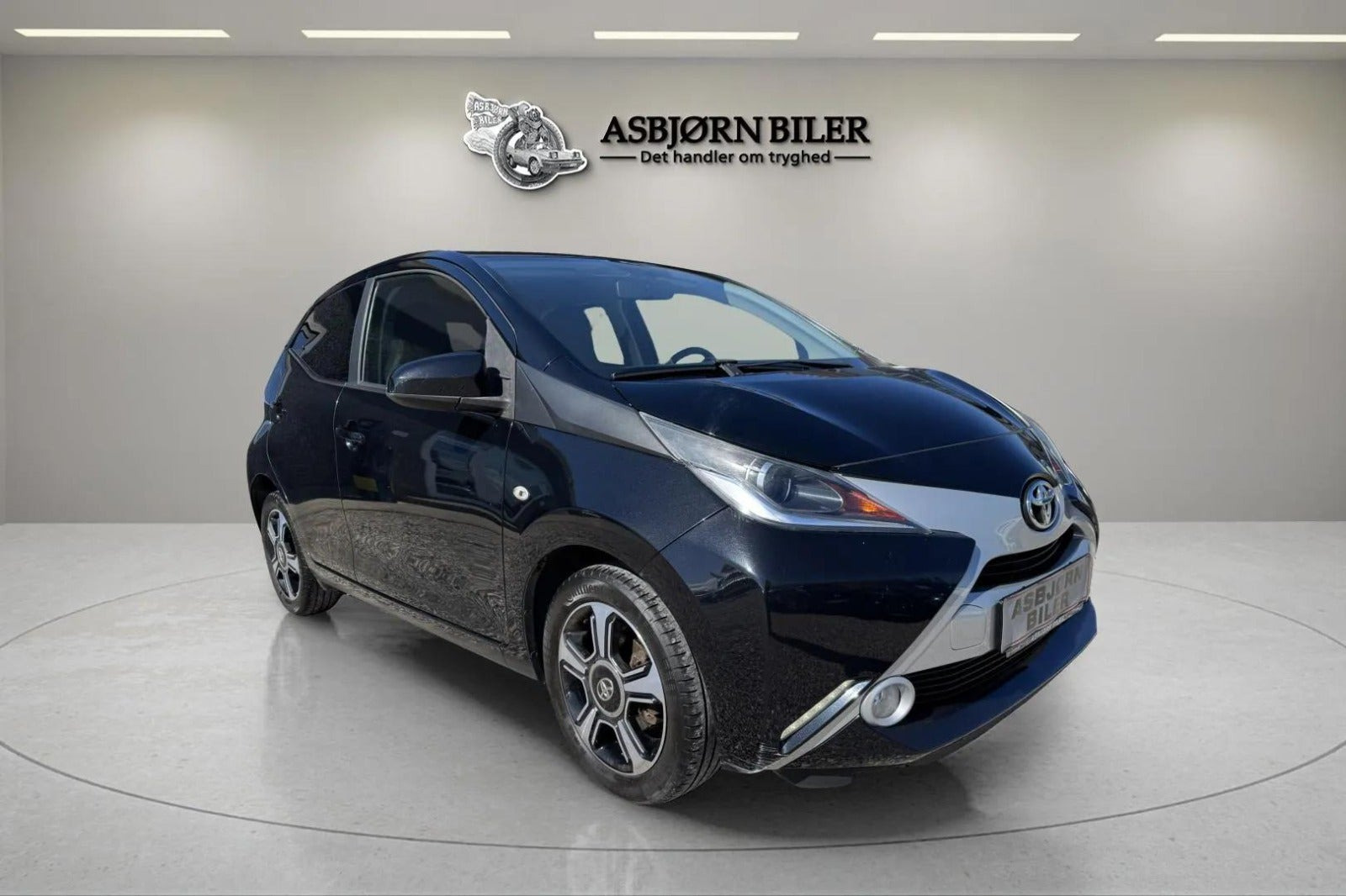 Sort Toyota Aygo fra 2015