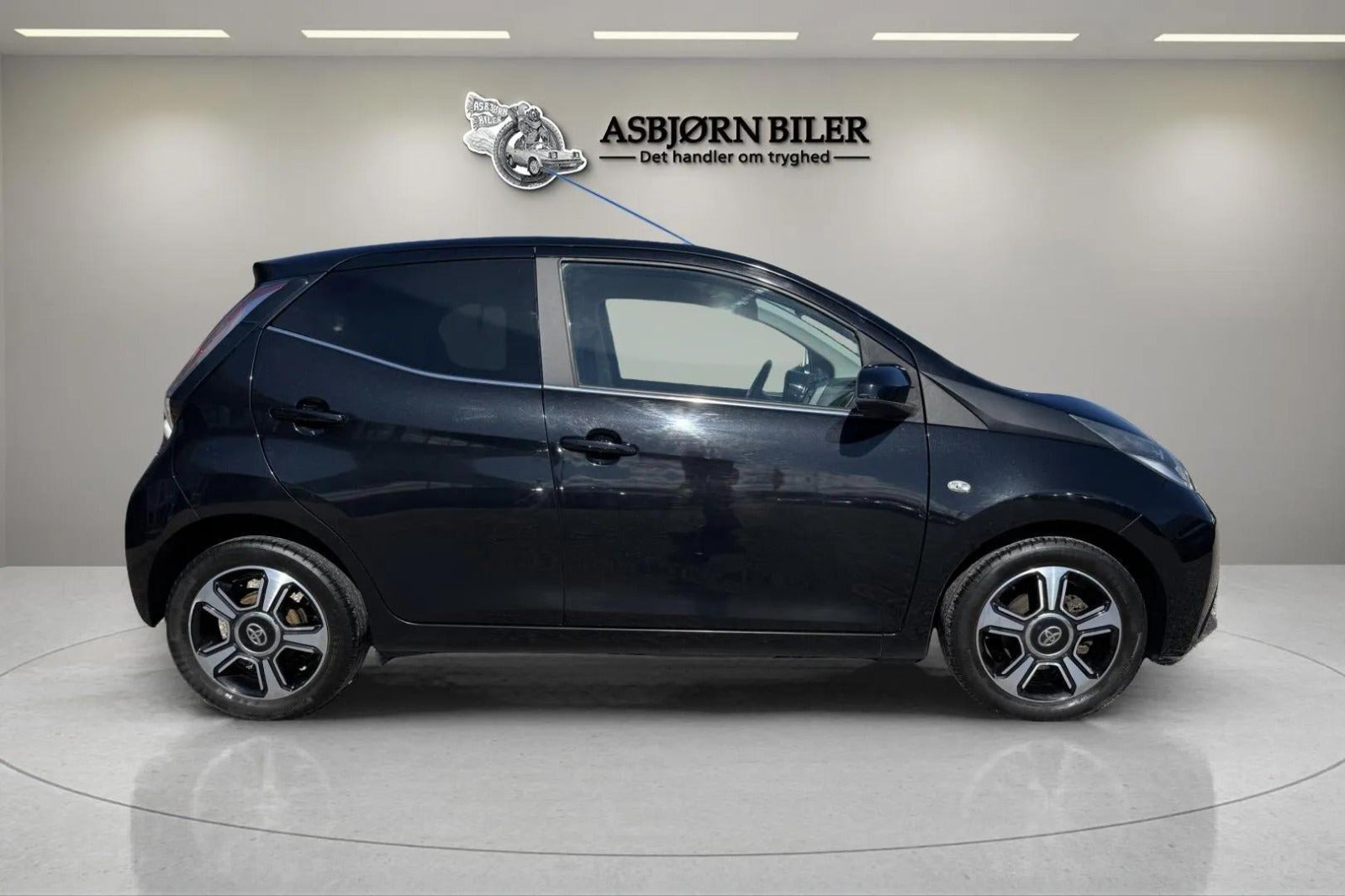 Sort Toyota Aygo fra 2015