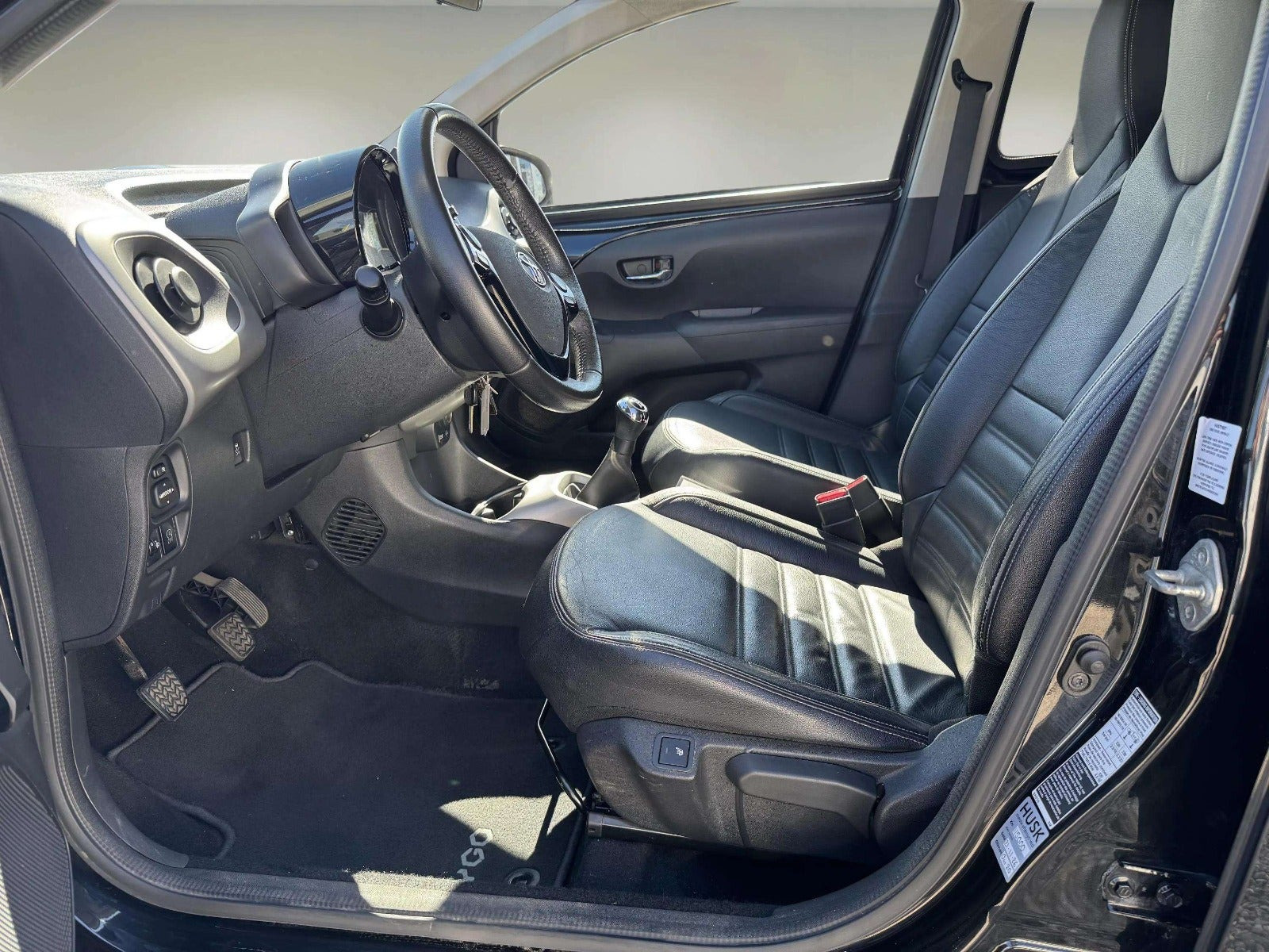 Sort Toyota Aygo fra 2015