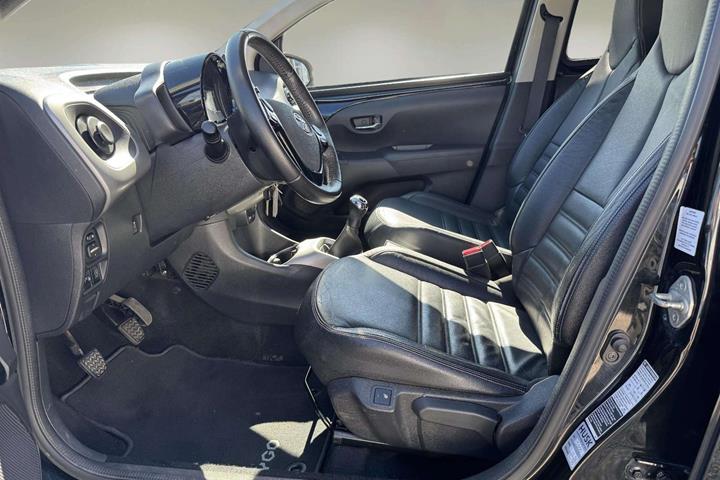 Sort Toyota Aygo fra 2015