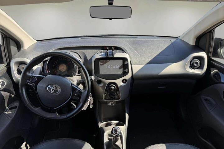 Sort Toyota Aygo fra 2015