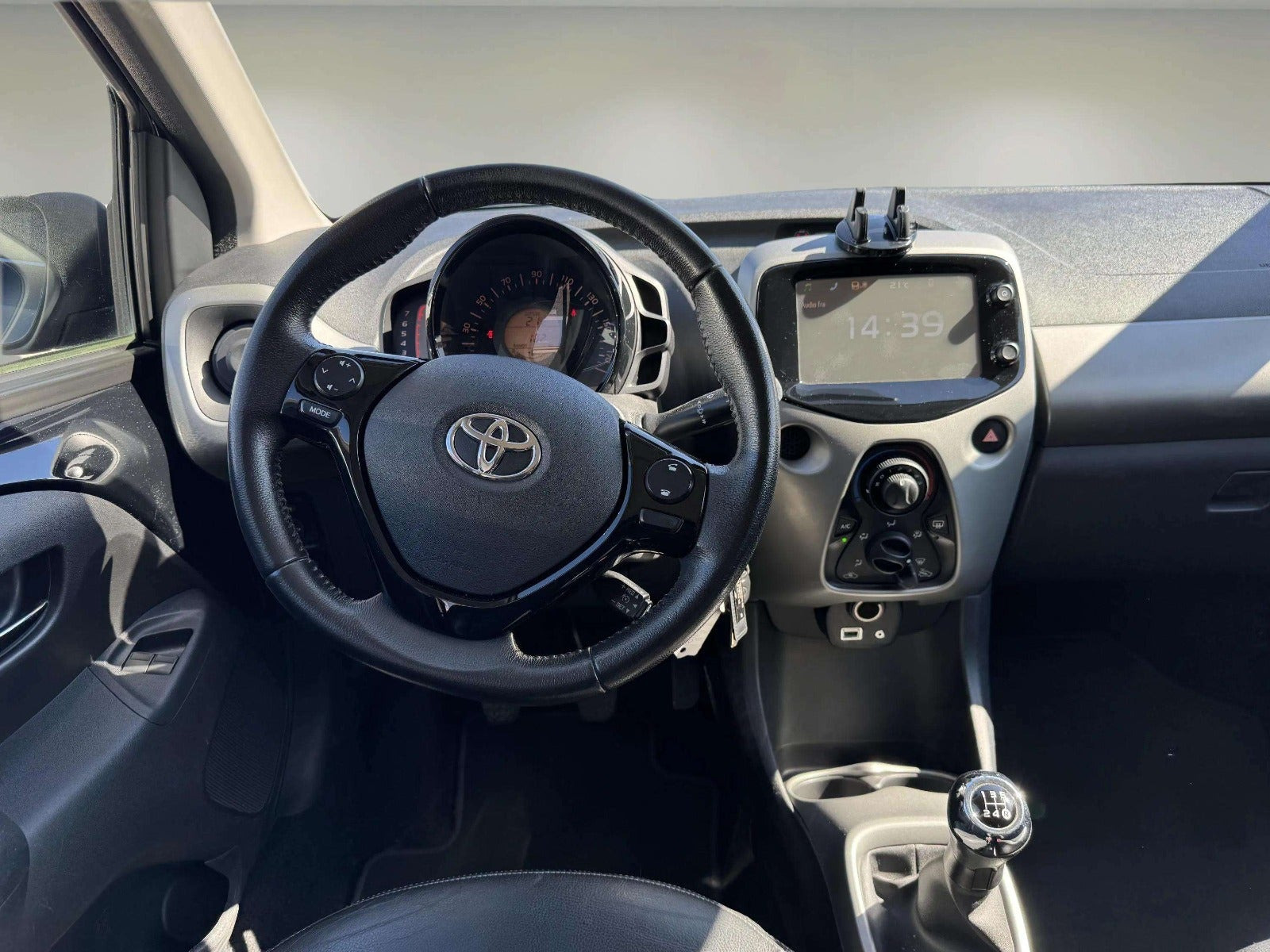 Sort Toyota Aygo fra 2015
