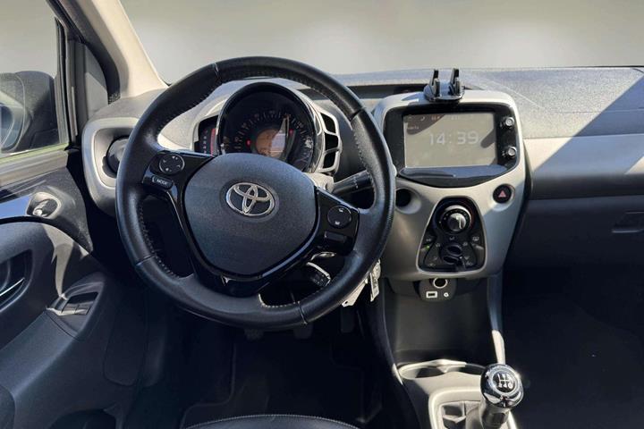 Sort Toyota Aygo fra 2015