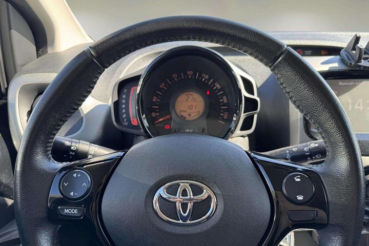 Sort Toyota Aygo fra 2015