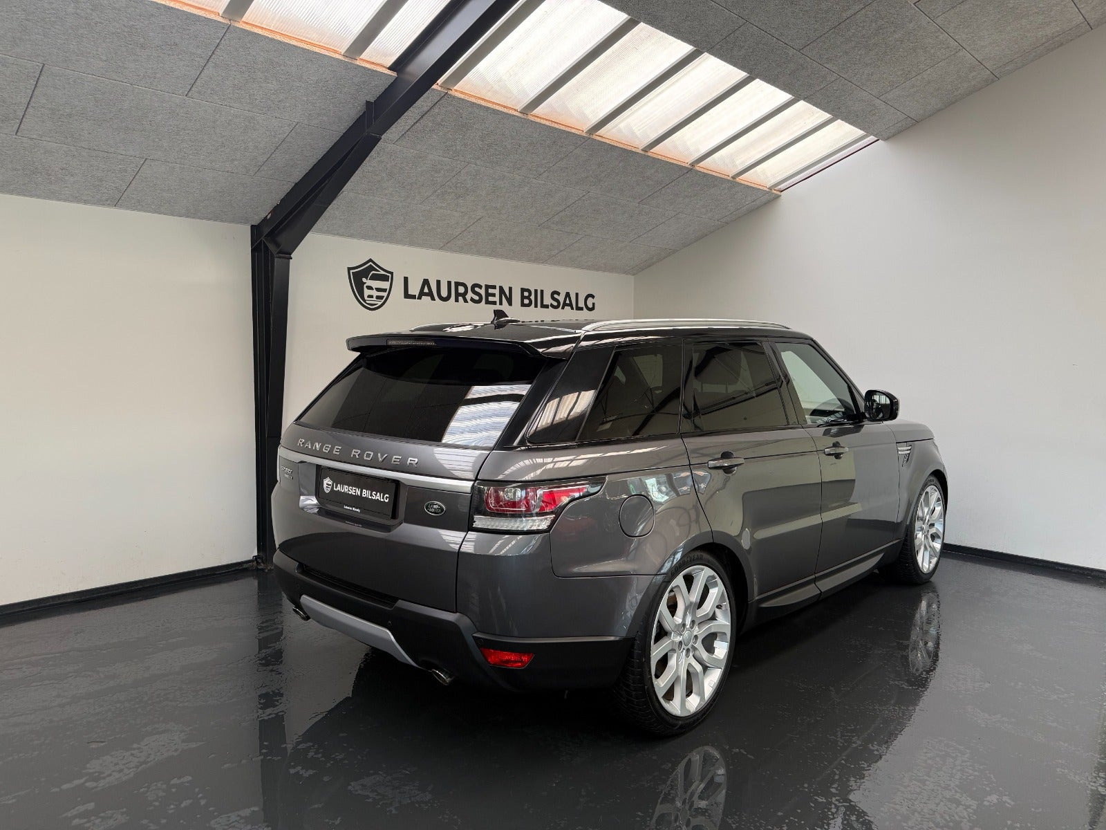 Grå Land Rover Range Rover sport fra 2016