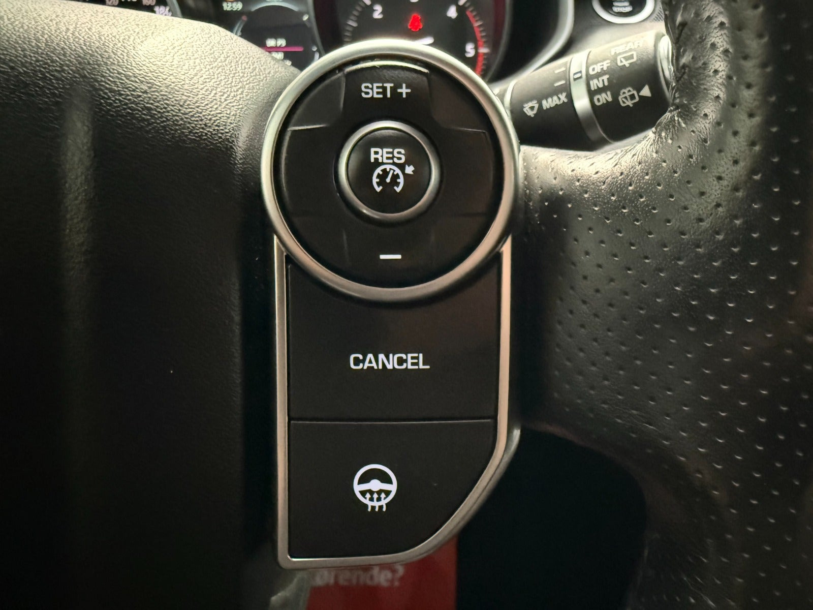 Grå Land Rover Range Rover sport fra 2016