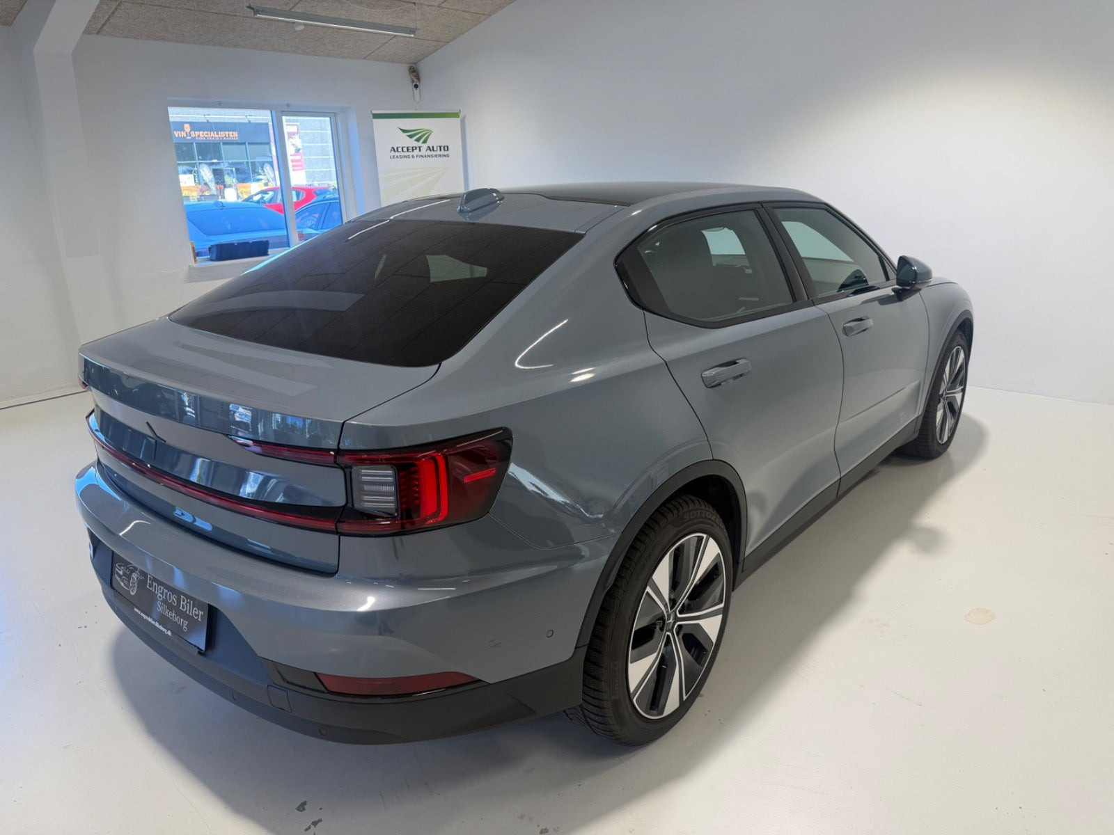 Grå Polestar 2 fra 2023