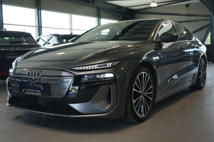 Grå Audi A6 e-tron fra 2025