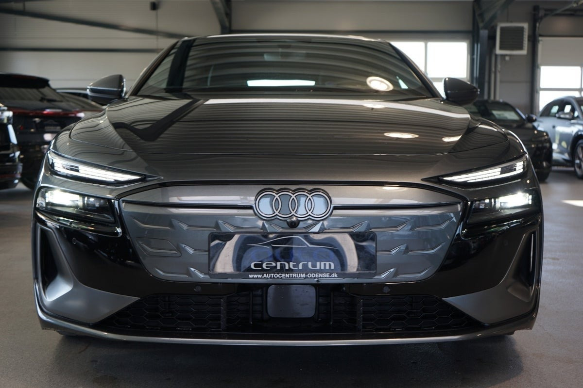 Grå Audi A6 e-tron fra 2025
