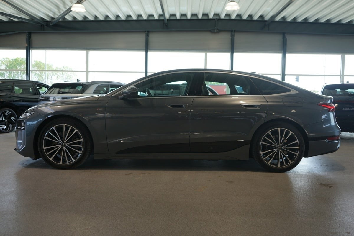 Grå Audi A6 e-tron fra 2025