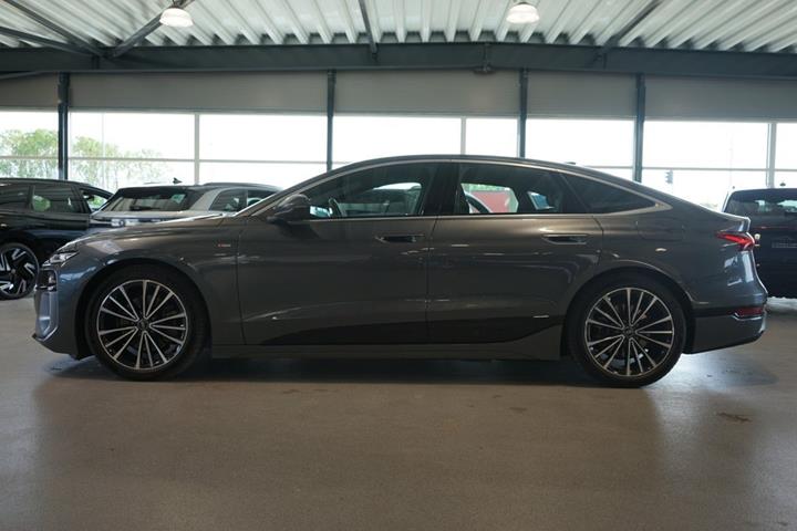 Grå Audi A6 e-tron fra 2025