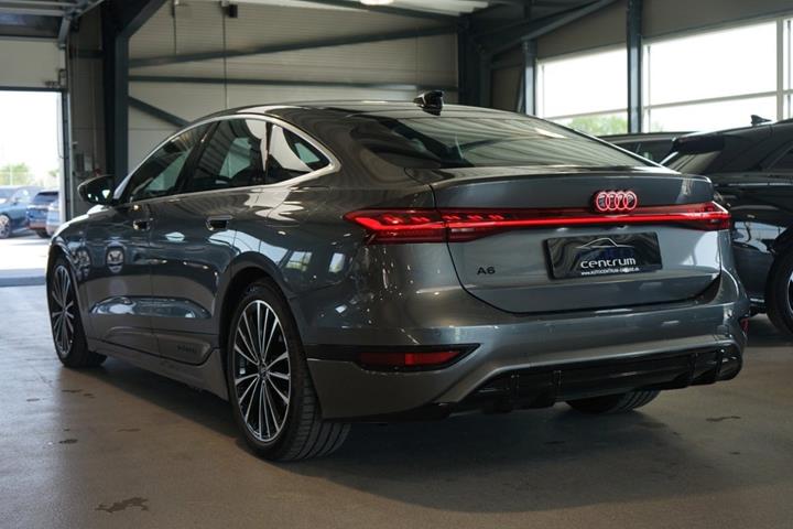 Grå Audi A6 e-tron fra 2025