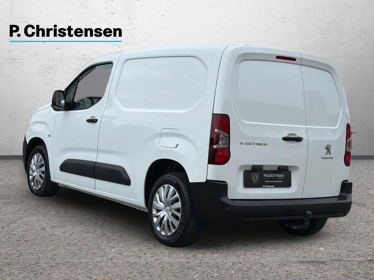 Hvid Peugeot Partner fra 2022