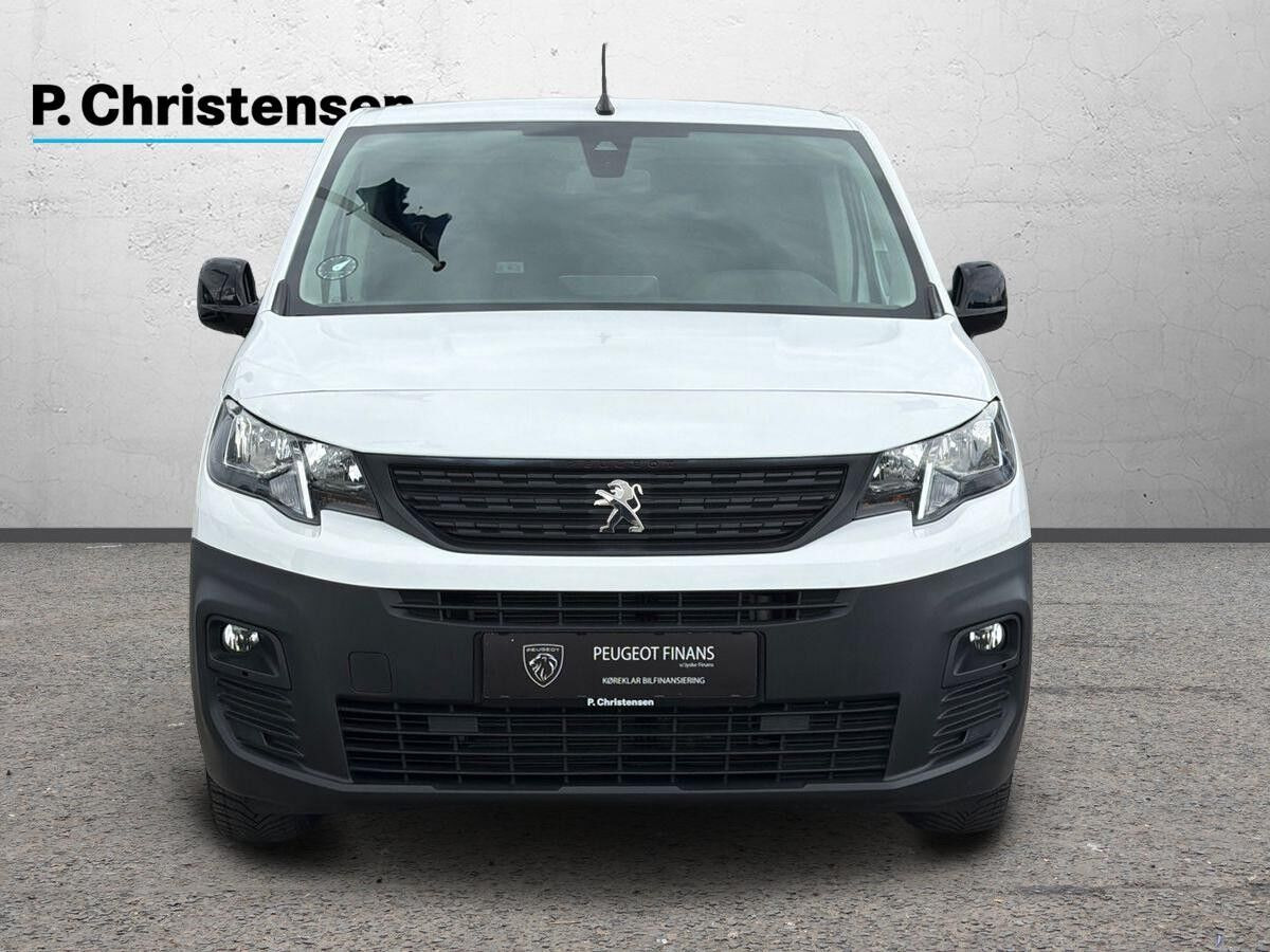 Hvid Peugeot Partner fra 2022