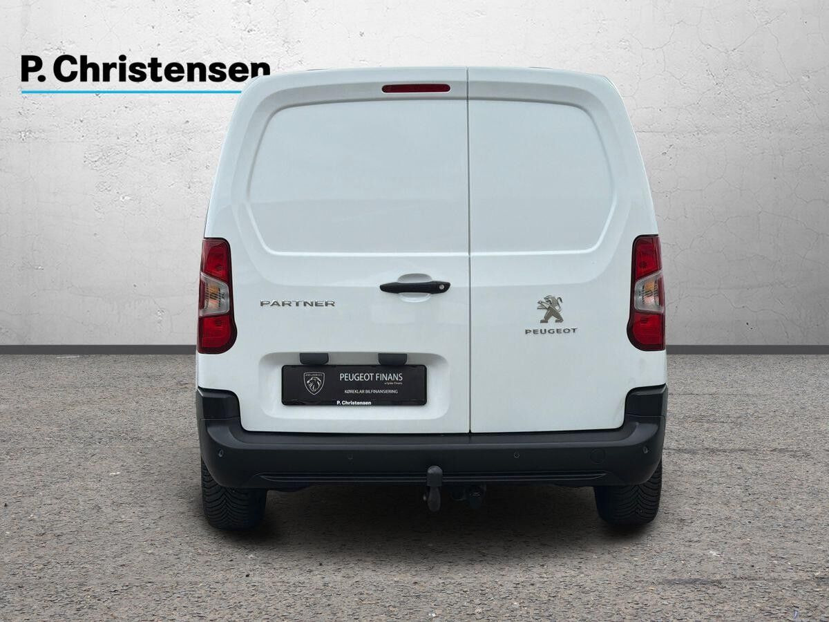 Hvid Peugeot Partner fra 2022