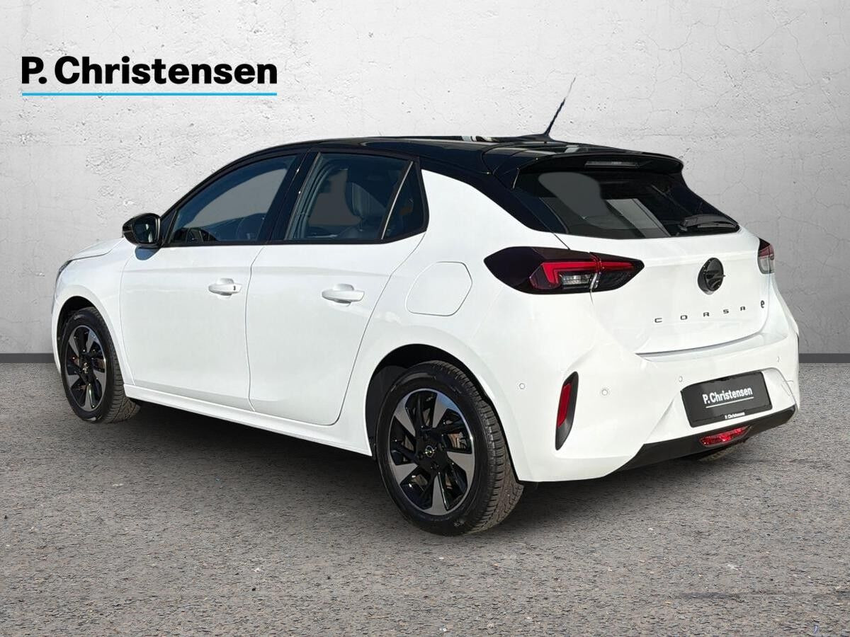 Hvid Opel Corsa-e fra 2023