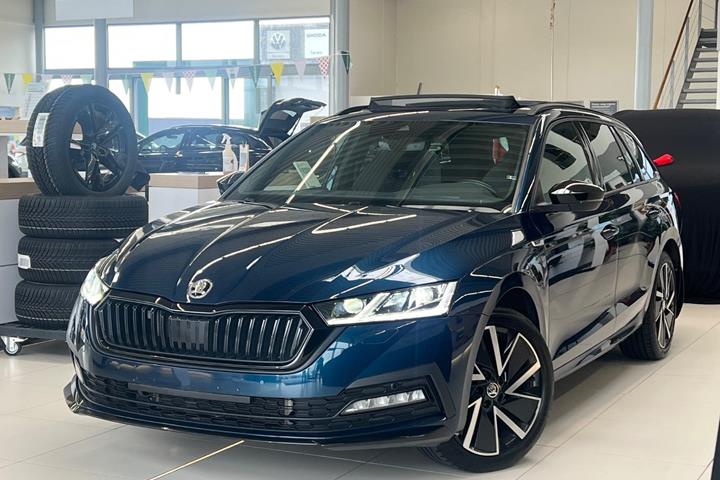 Blå Skoda Octavia fra 2023