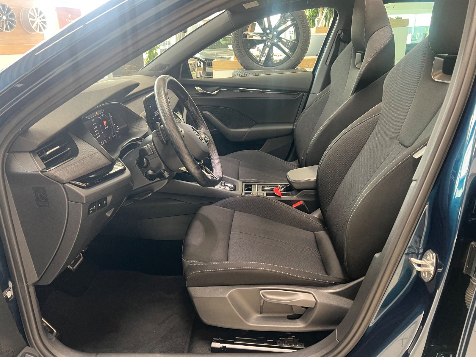 Blå Skoda Octavia fra 2023