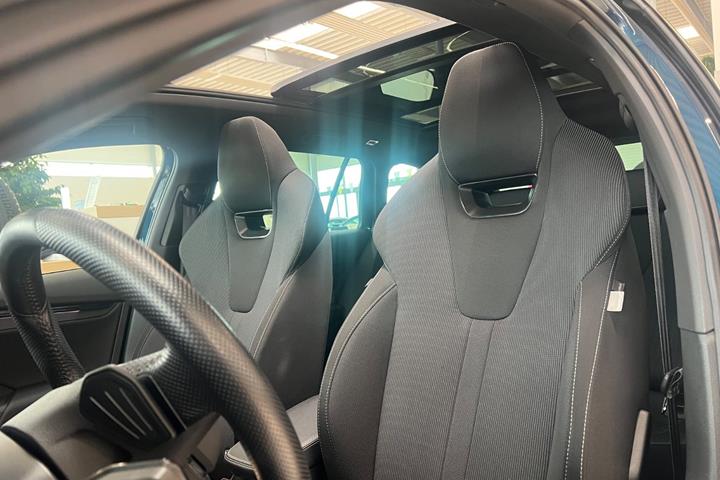 Blå Skoda Octavia fra 2023