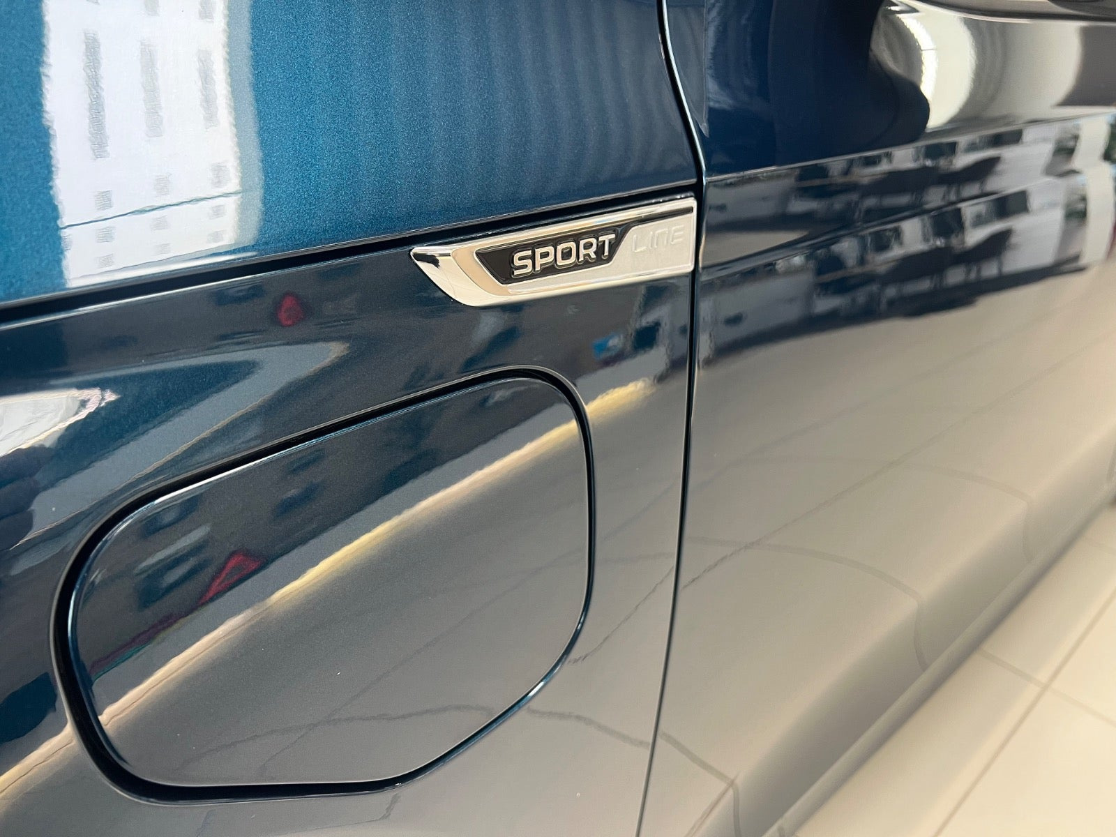 Blå Skoda Octavia fra 2023