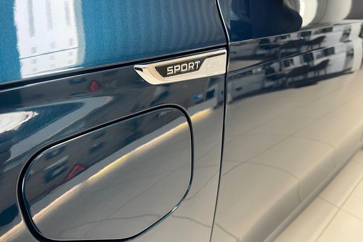 Blå Skoda Octavia fra 2023