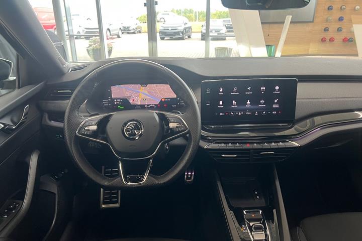 Blå Skoda Octavia fra 2023