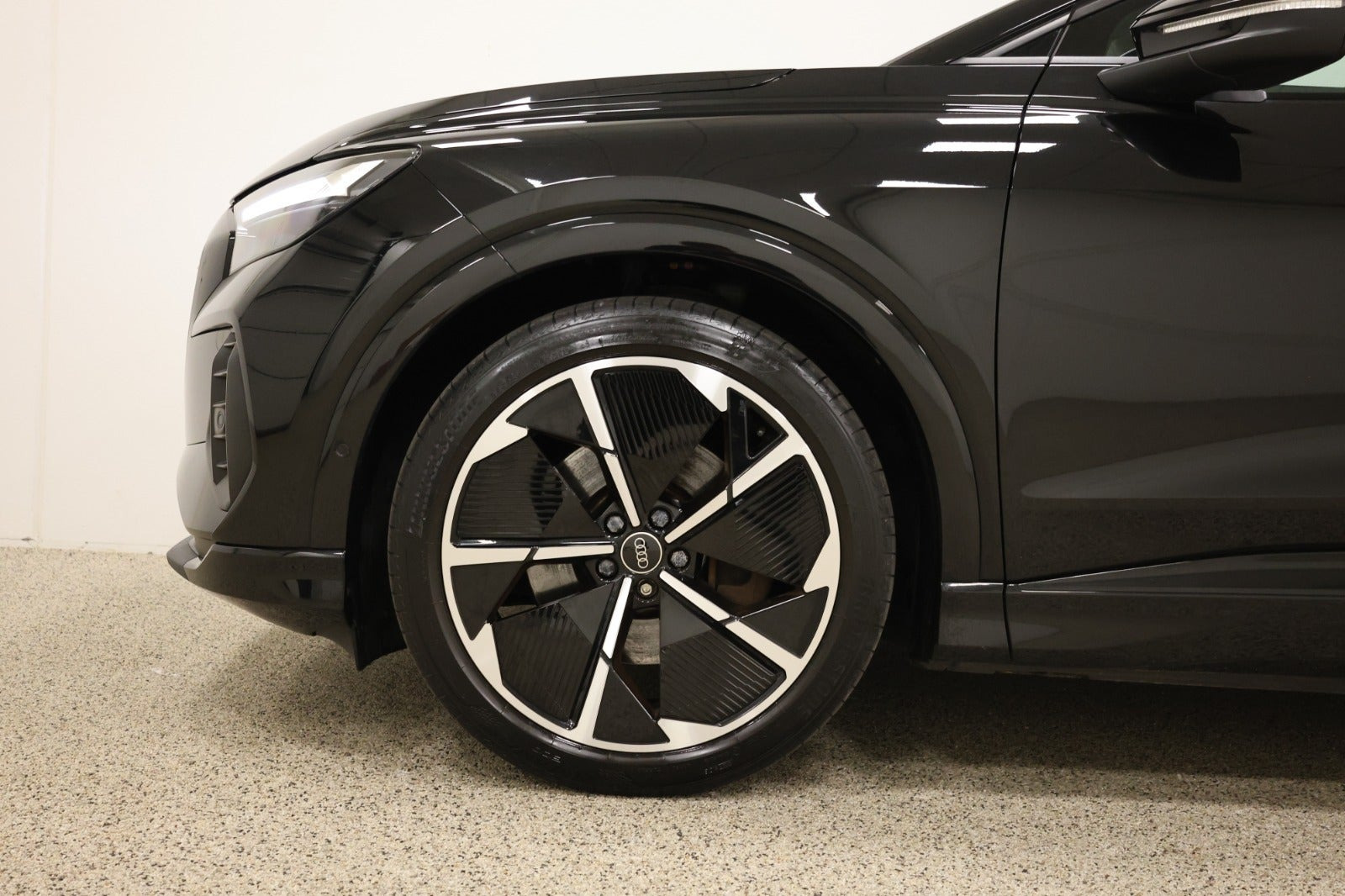 Sort Audi Q4 e-tron fra 2023
