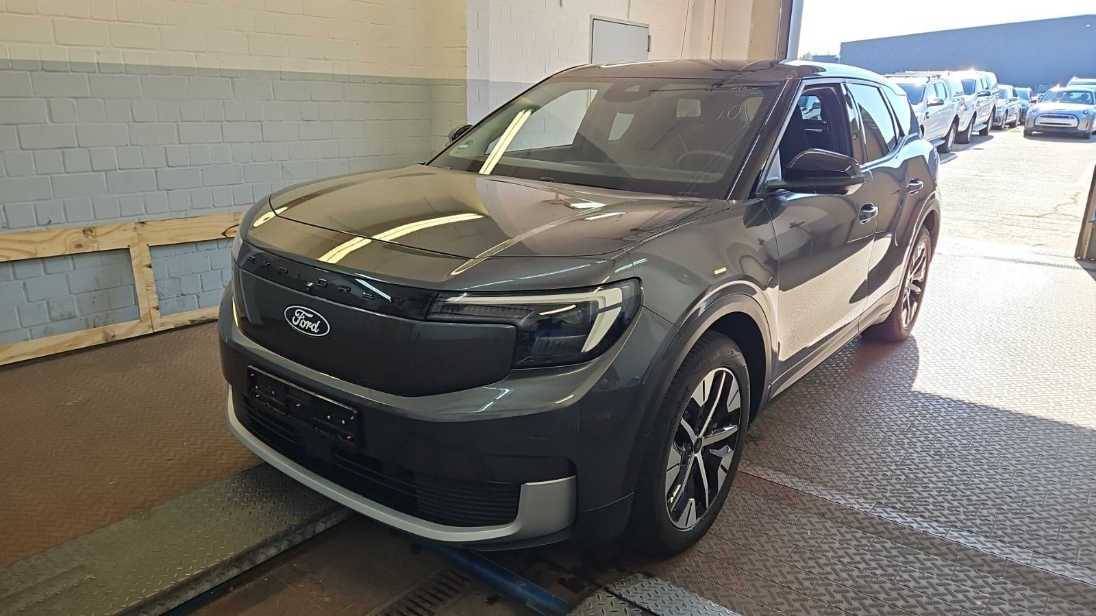 Ford Explorer 77 Select Extended Range