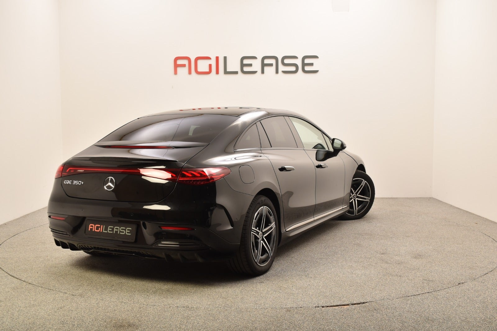 Sort Mercedes EQE350+ fra 2022