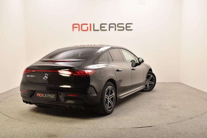 Sort Mercedes EQE350+ fra 2022