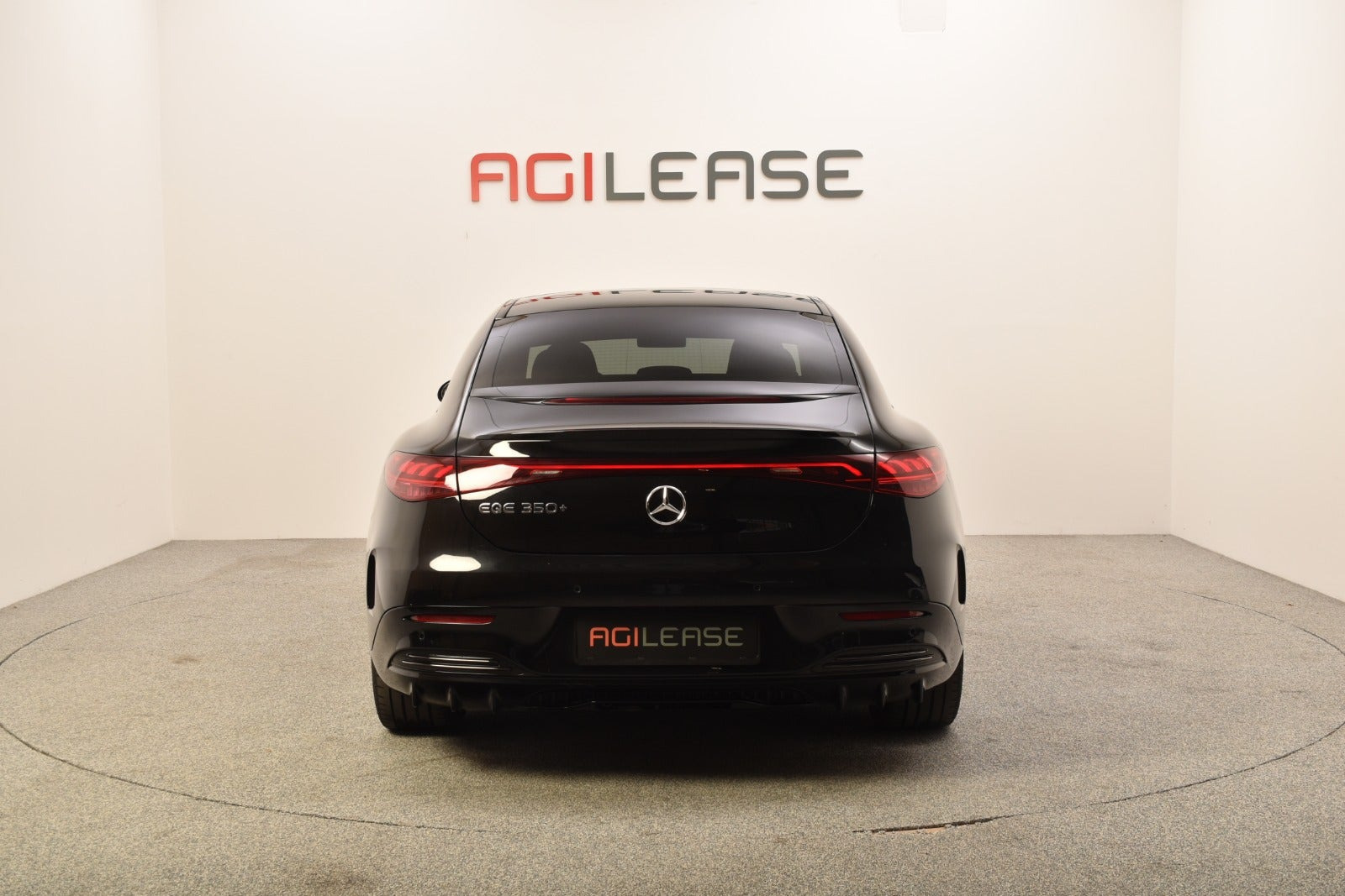 Sort Mercedes EQE350+ fra 2022